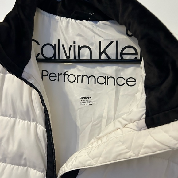 Calvin Klein, white puffer jacket vest in a size extra large! Amazing condition! - Picture 2 of 6